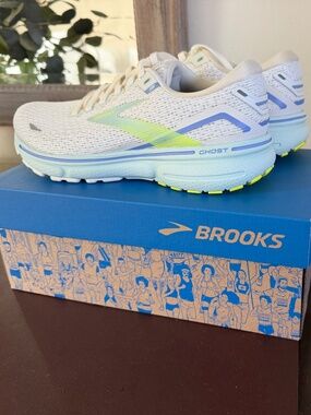 Brooks Ghost 15 women’s sneakers